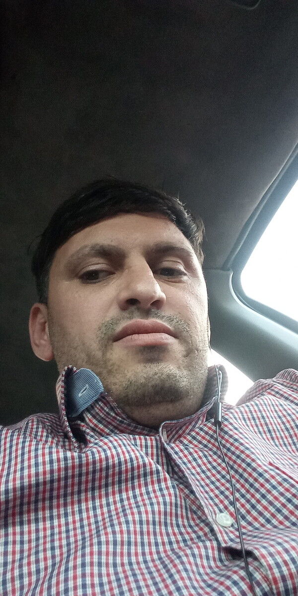  16996490  Coskun, 40 ,    