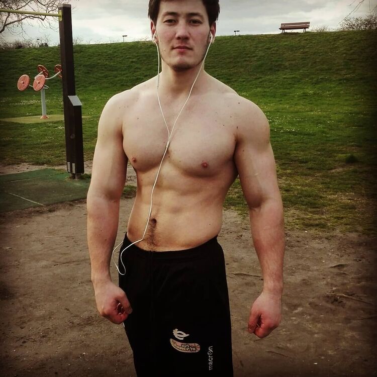  11965390  Igor, 27 ,    