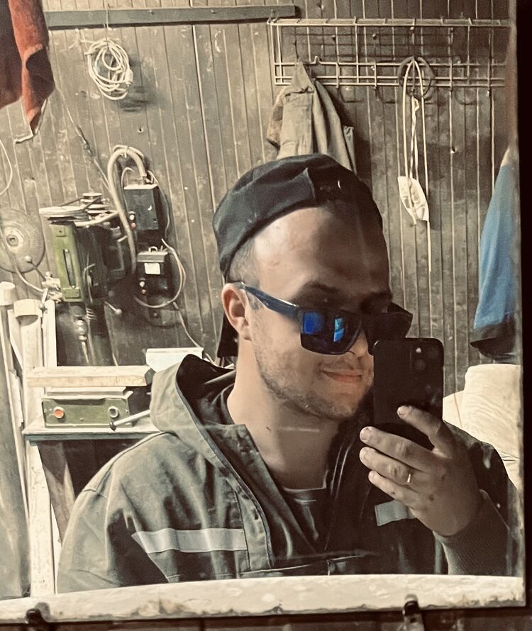  31585660  , 24 ,    
