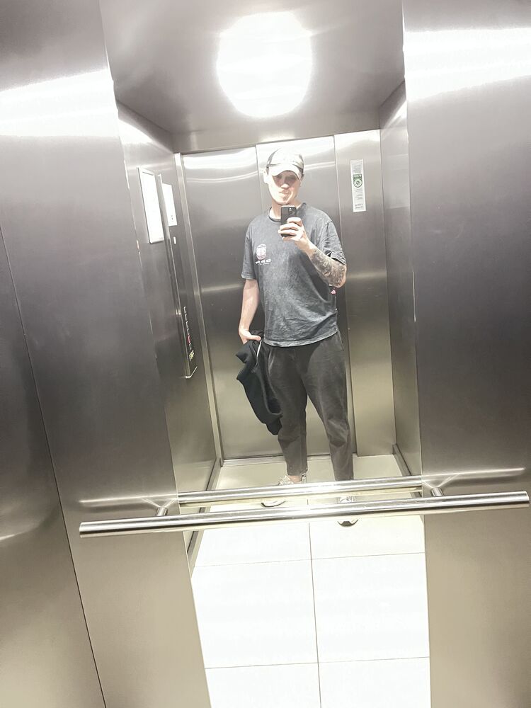  51700780  Pavel, 31 ,    