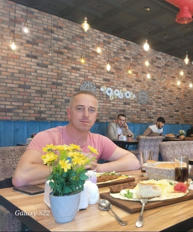  33842950  Niko, 38 ,    