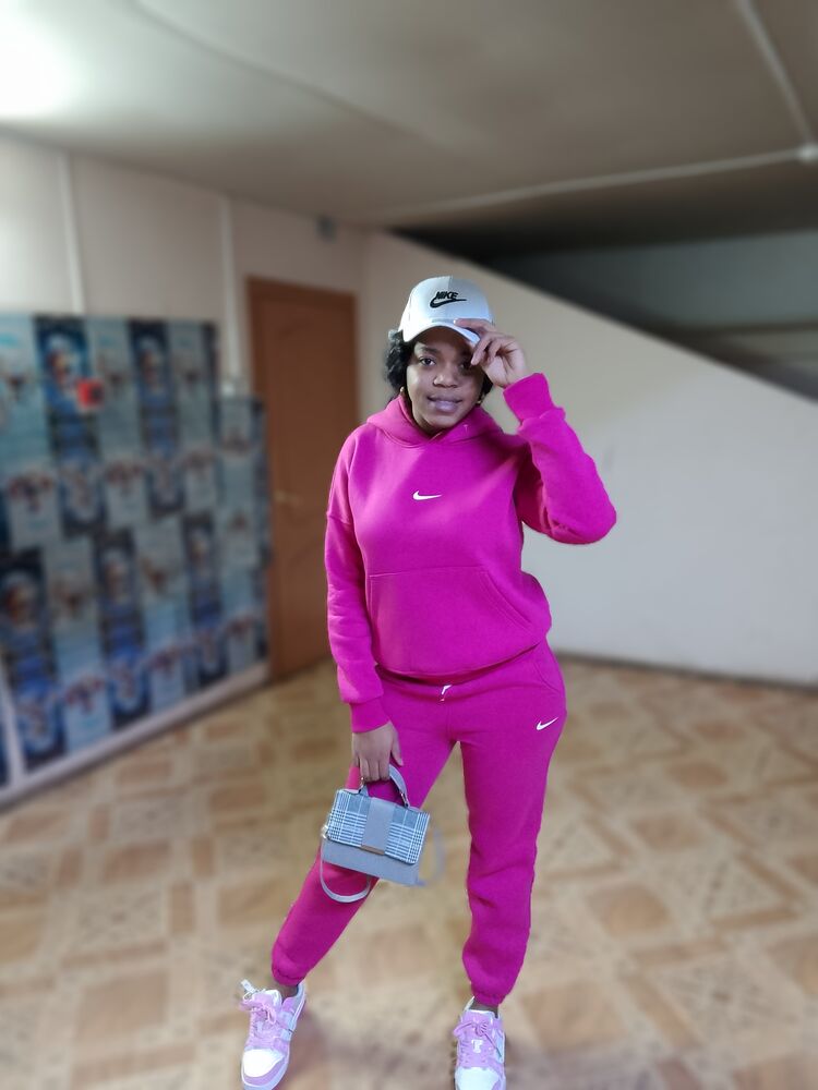  51327740  Marina, 19 ,    