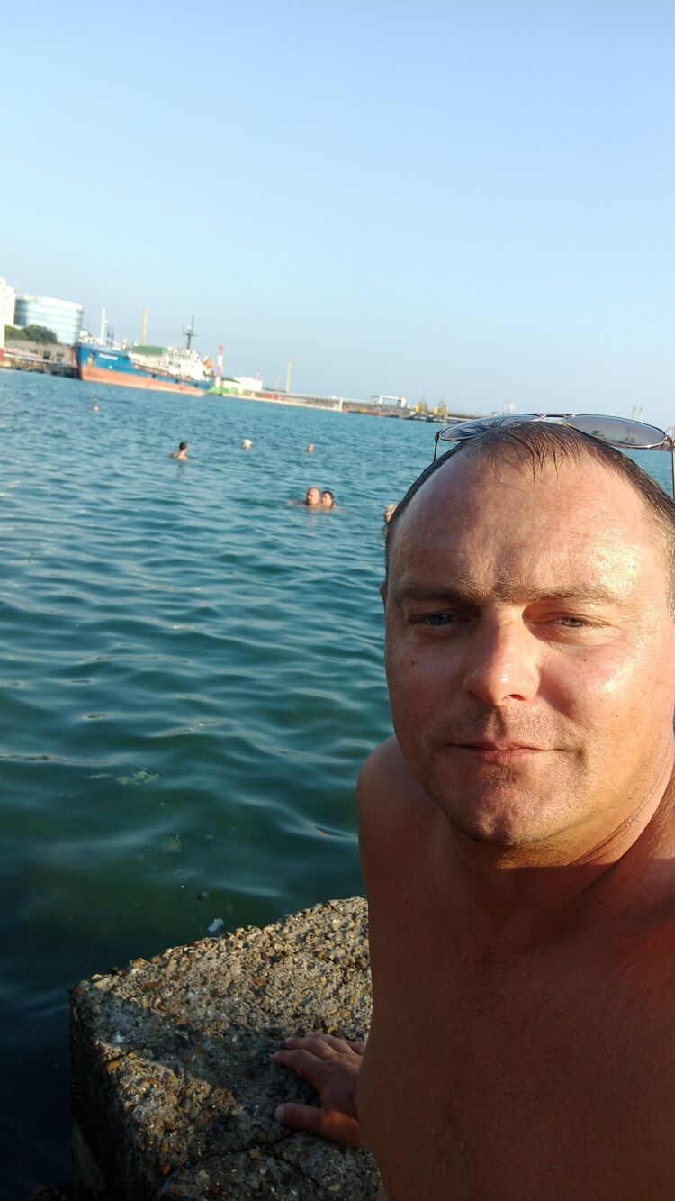  37725610  , 42 ,    