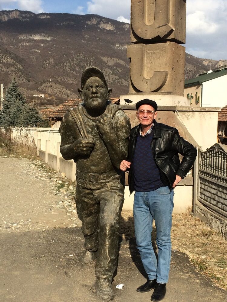  19809510  Arkadi, 55 ,    
