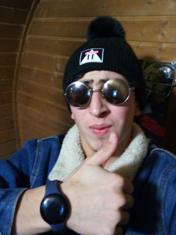  31922220  Ruslan, 22 ,    