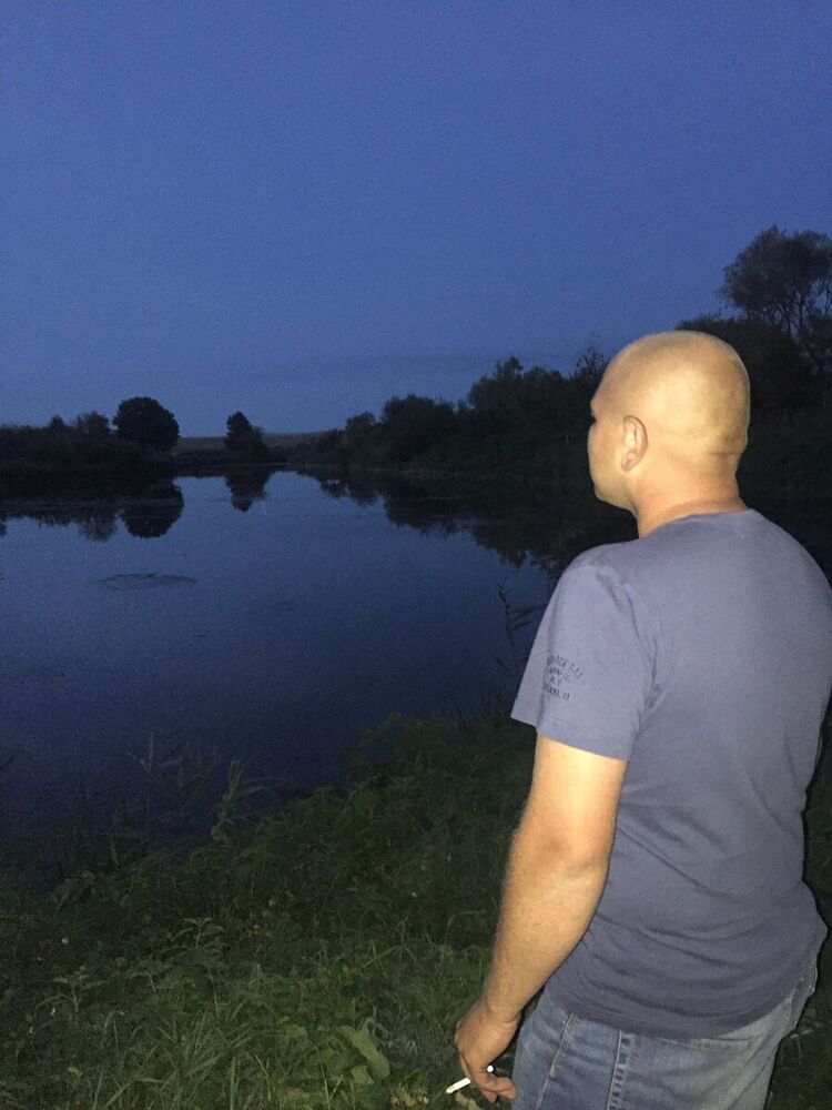  22110370  Vova, 33 ,    