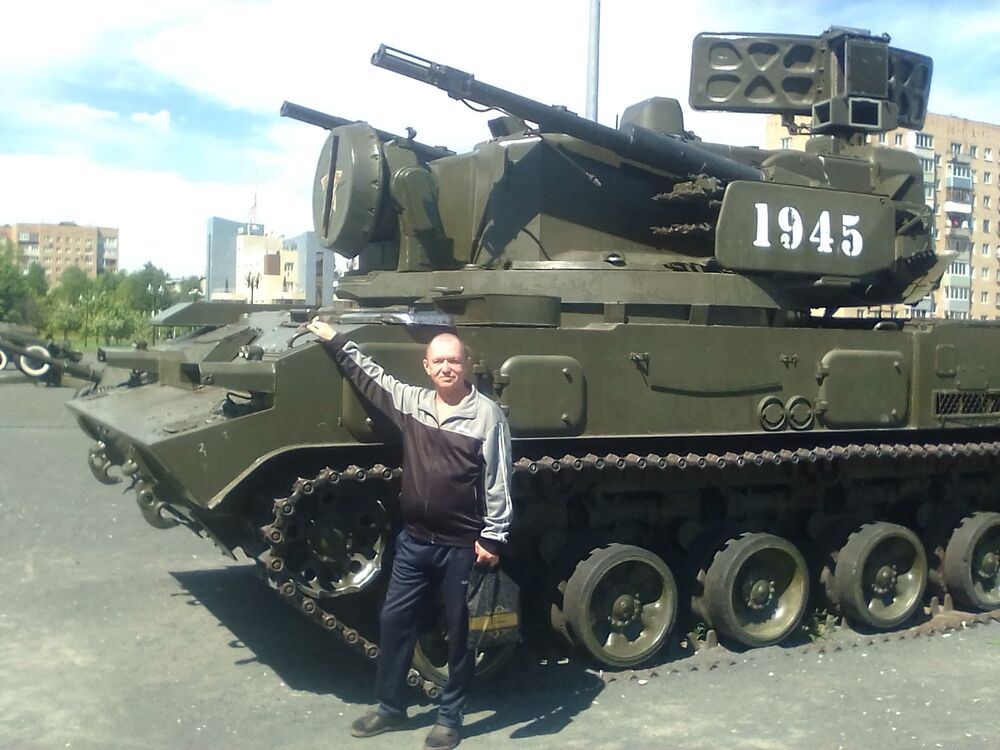 23082040  Aleksandr, 69 ,    