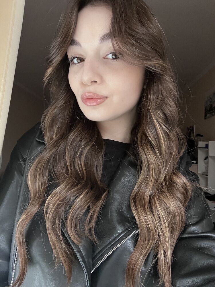  ,   Sabina, 19 ,     