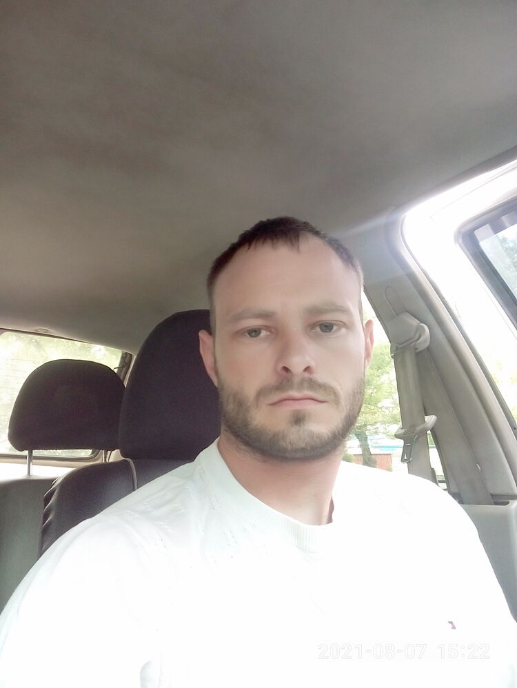 ,   Viktor, 32 ,   ,   