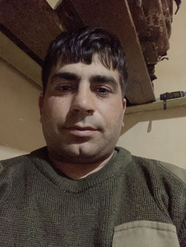 ,   Ishxan, 32 ,   ,   