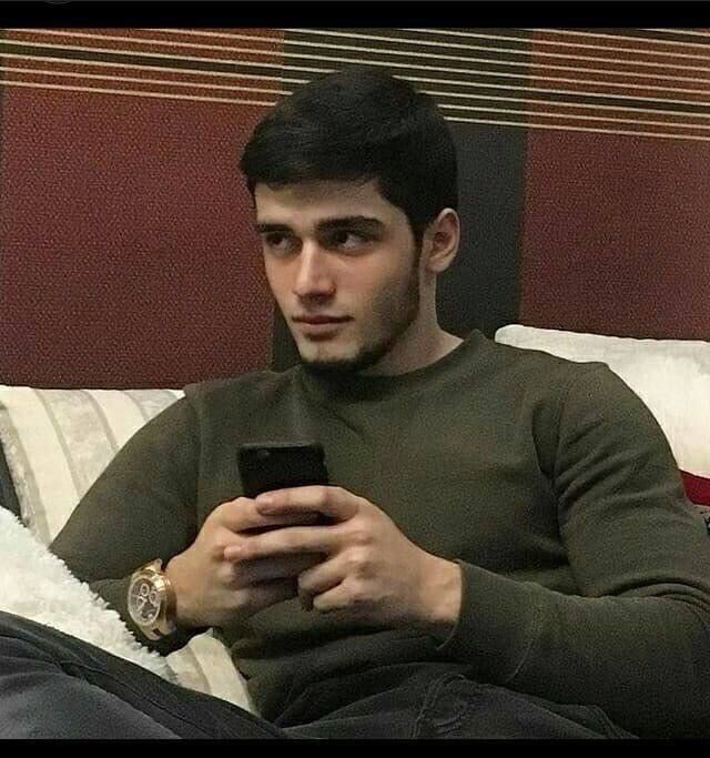  48628670  Denis, 20 ,    