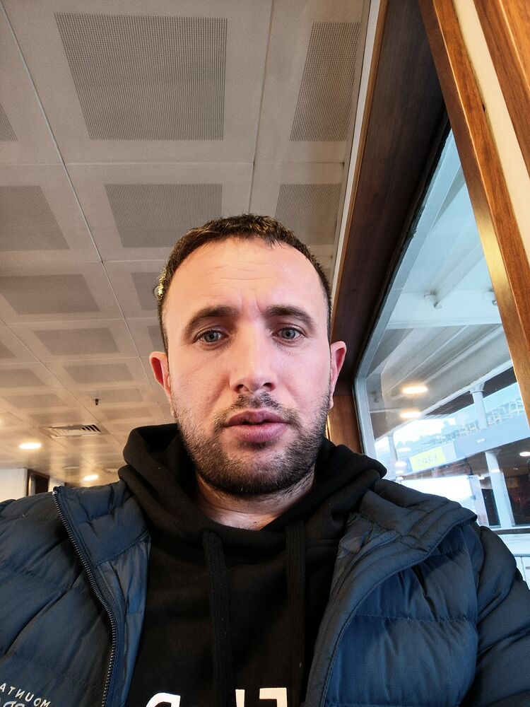  48810970  Murat, 42 ,    