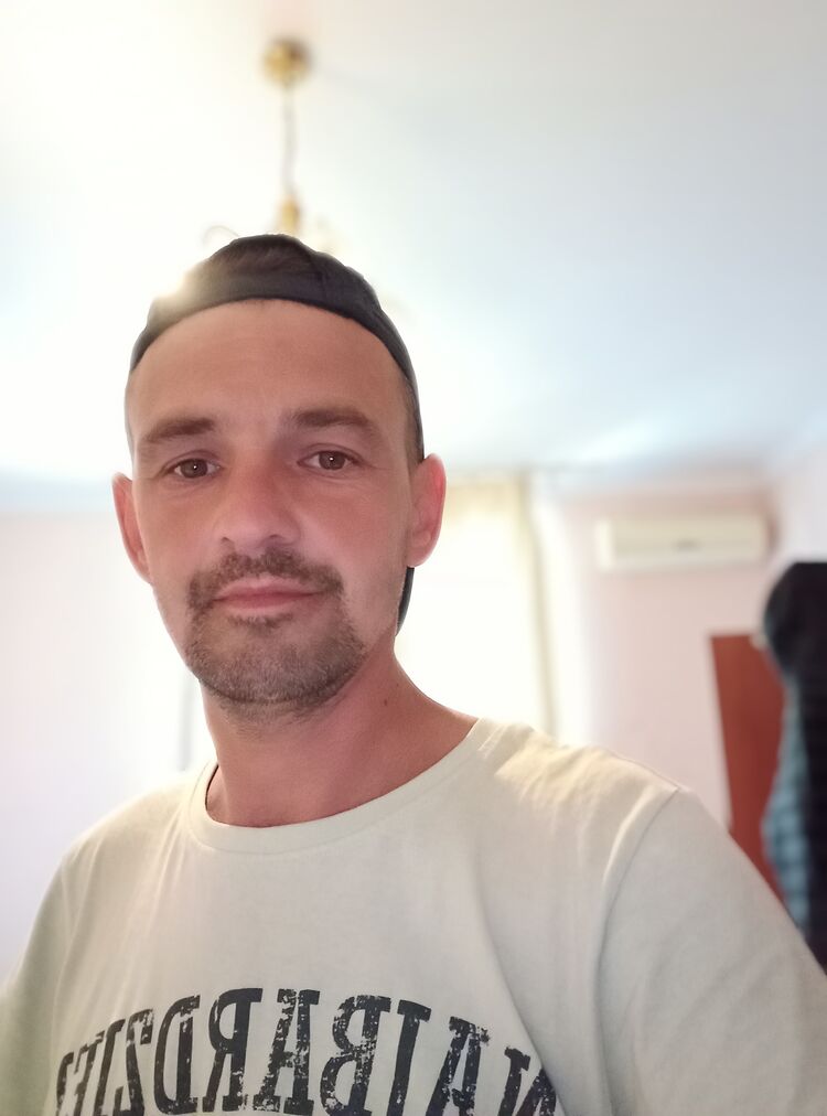  28237710  Andjei, 42 ,    