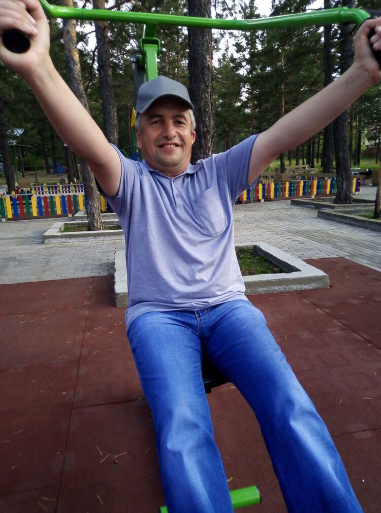  46479300  Mikhail, 47 ,    