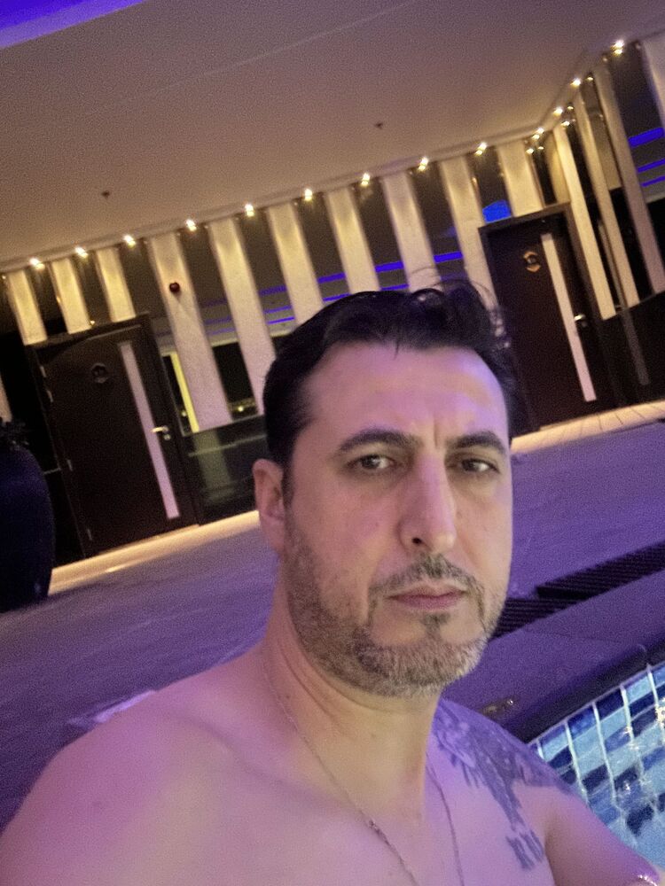  42911680  Rawad, 45 ,    