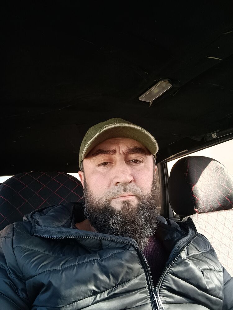  31902300  Hamza, 42 ,    