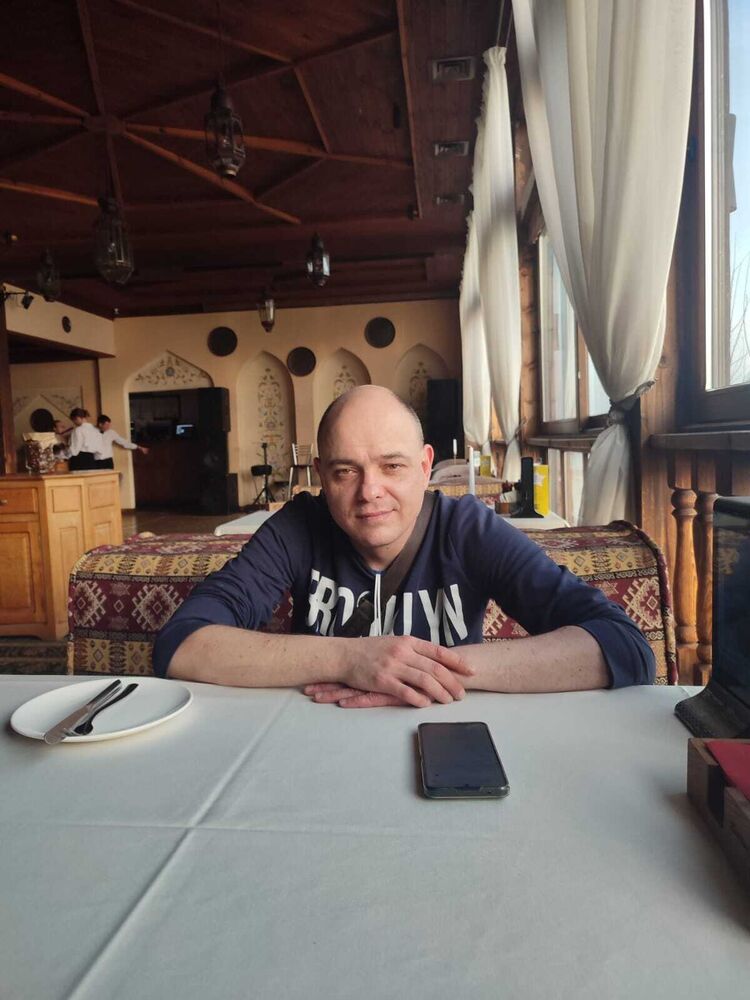  ,   Denis, 43 ,   ,   , c 