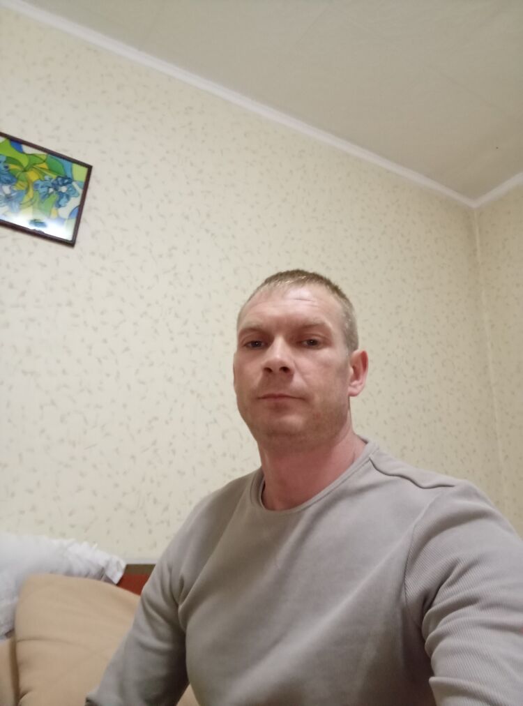  48072670  Ivan, 32 ,    