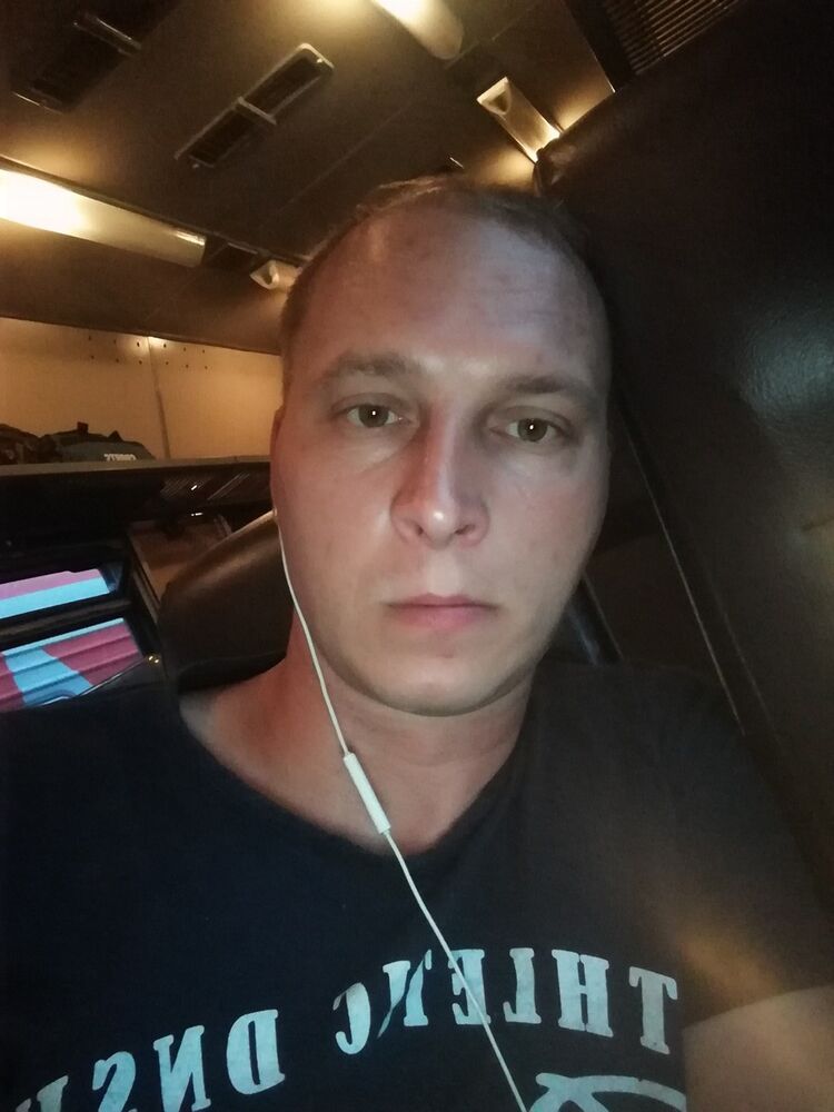  16356120  Denis, 42 ,    