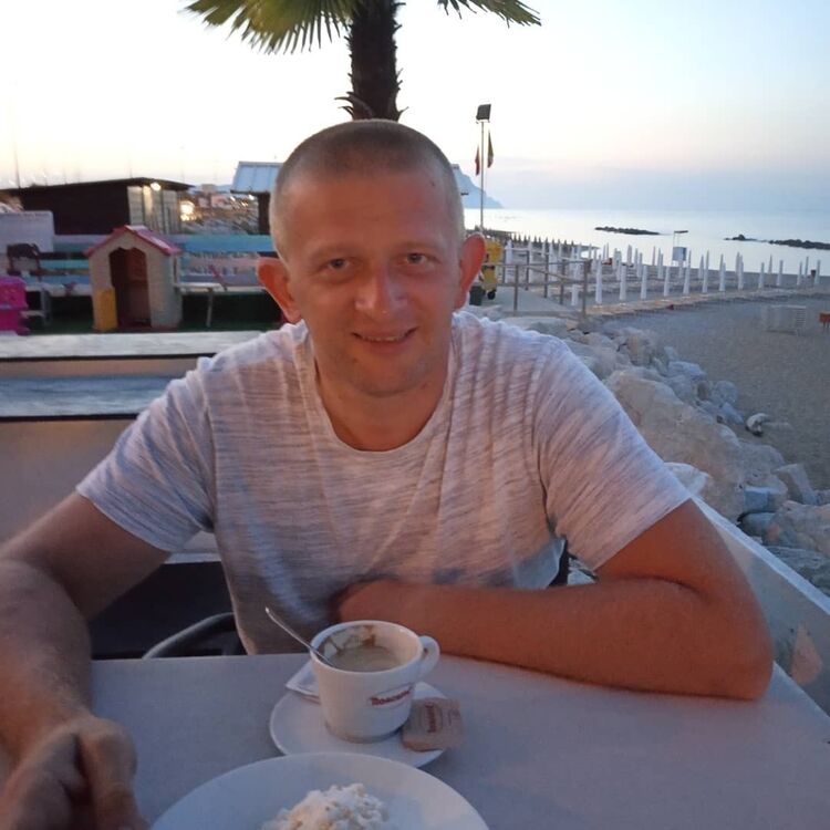  18916290  Aleksandr, 37 ,    
