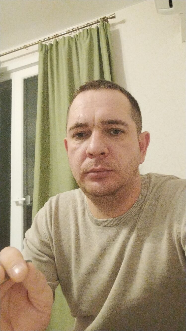  39109510  Mikhail, 35 ,    