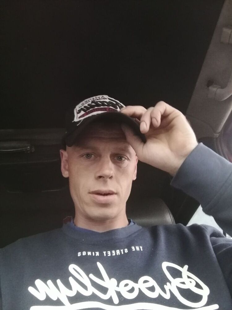  54598240  Denis, 30 ,    