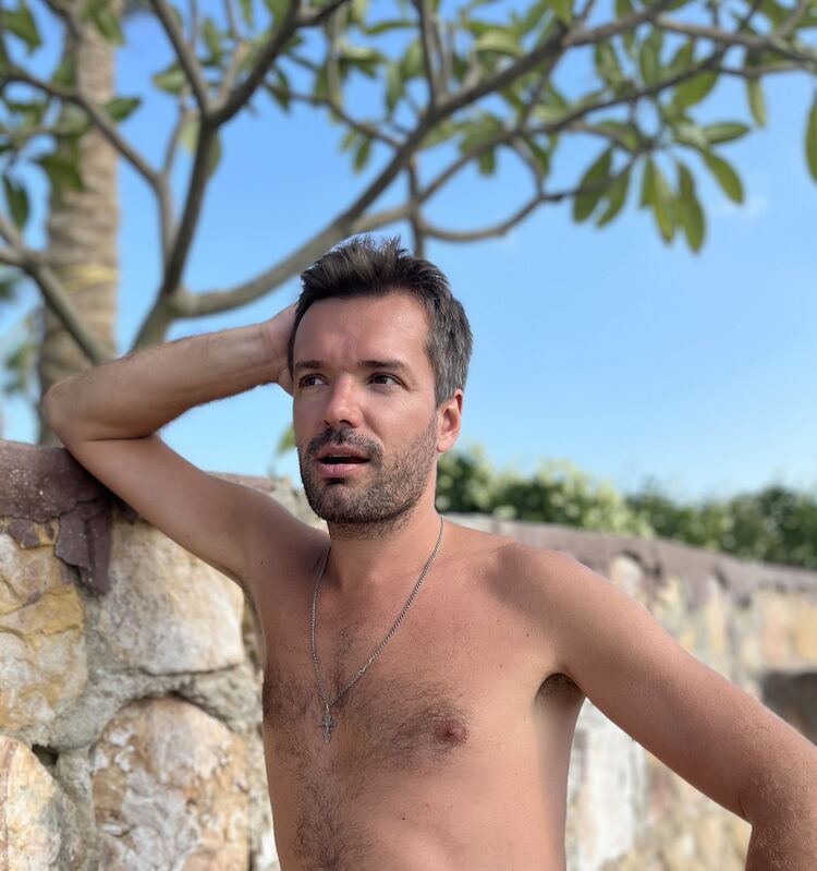  32056790  Alexander, 39 ,    Alanya