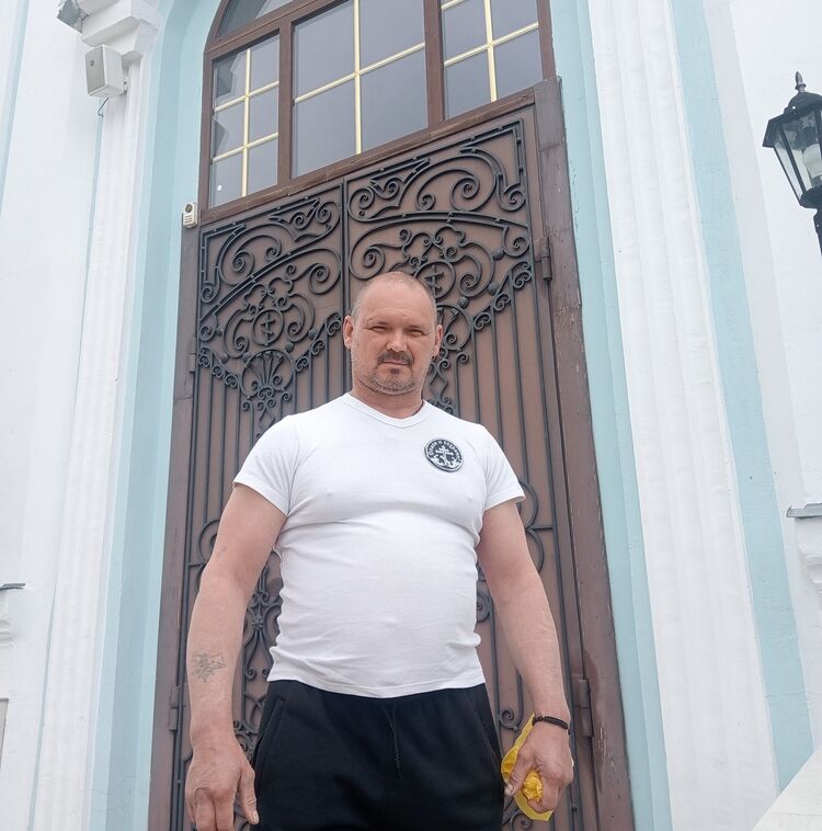  ,   Oleg, 49 ,   ,   