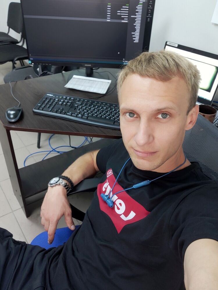  ,   Nikita, 40 ,   