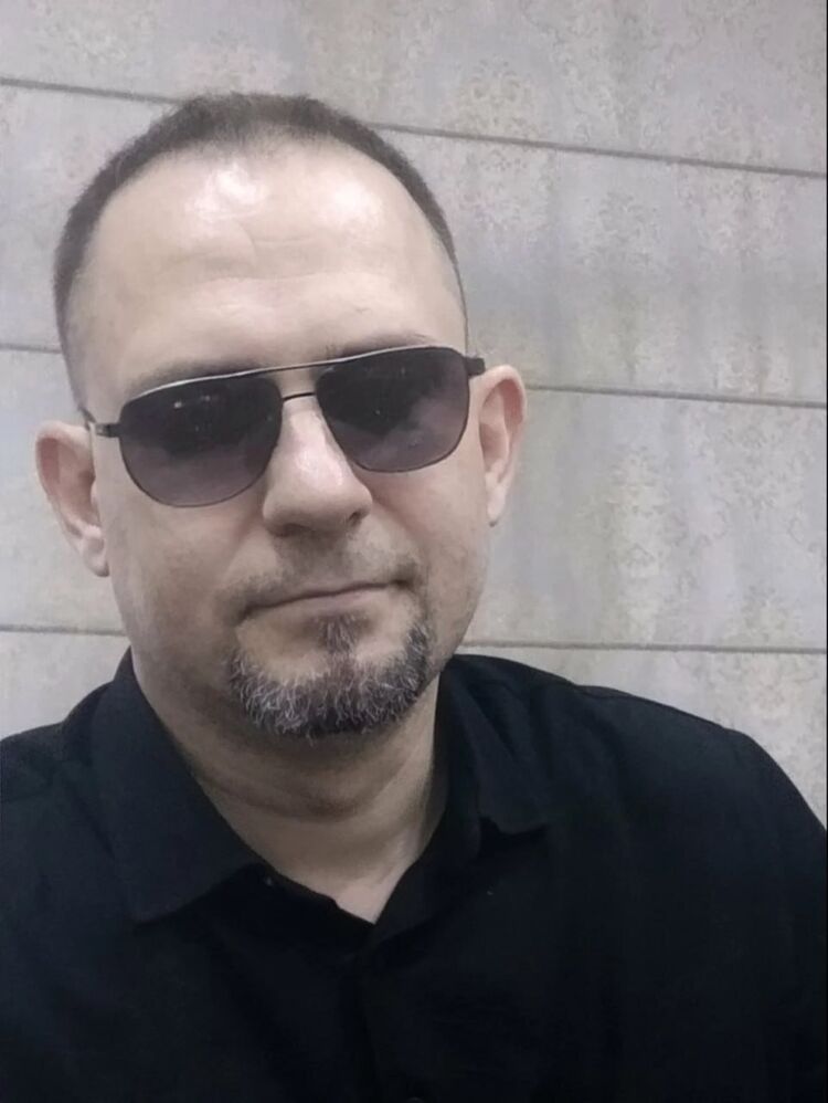  52754640  Ari, 46 ,    