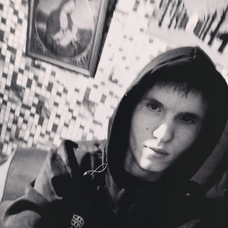  44631090  Roman, 21 ,    