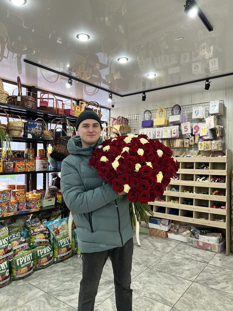  ,   Ilya, 25 ,  
