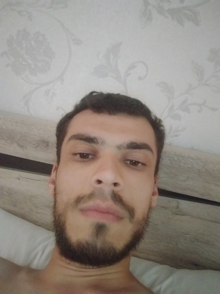  44921850  Robert, 28 ,    