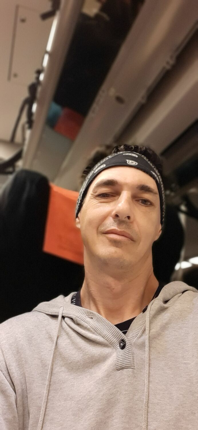  27491600  Manifestor, 46 ,    