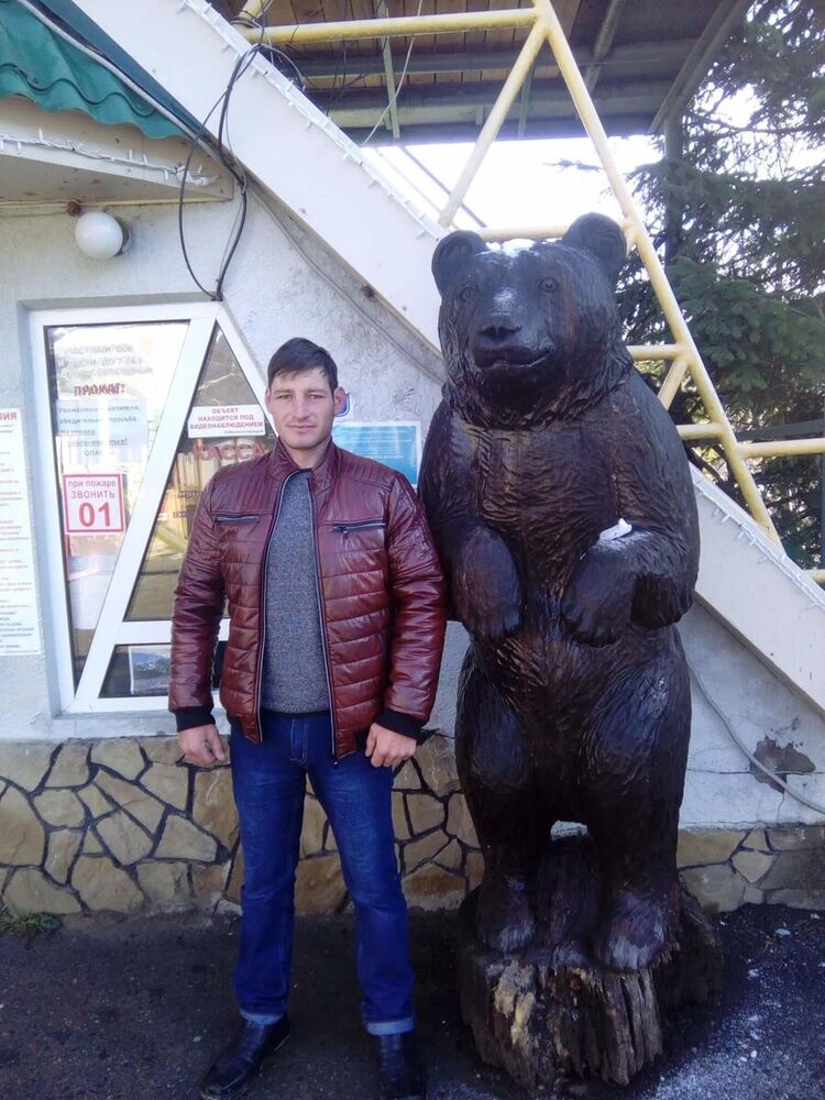  21222070  Sergey, 37 ,    