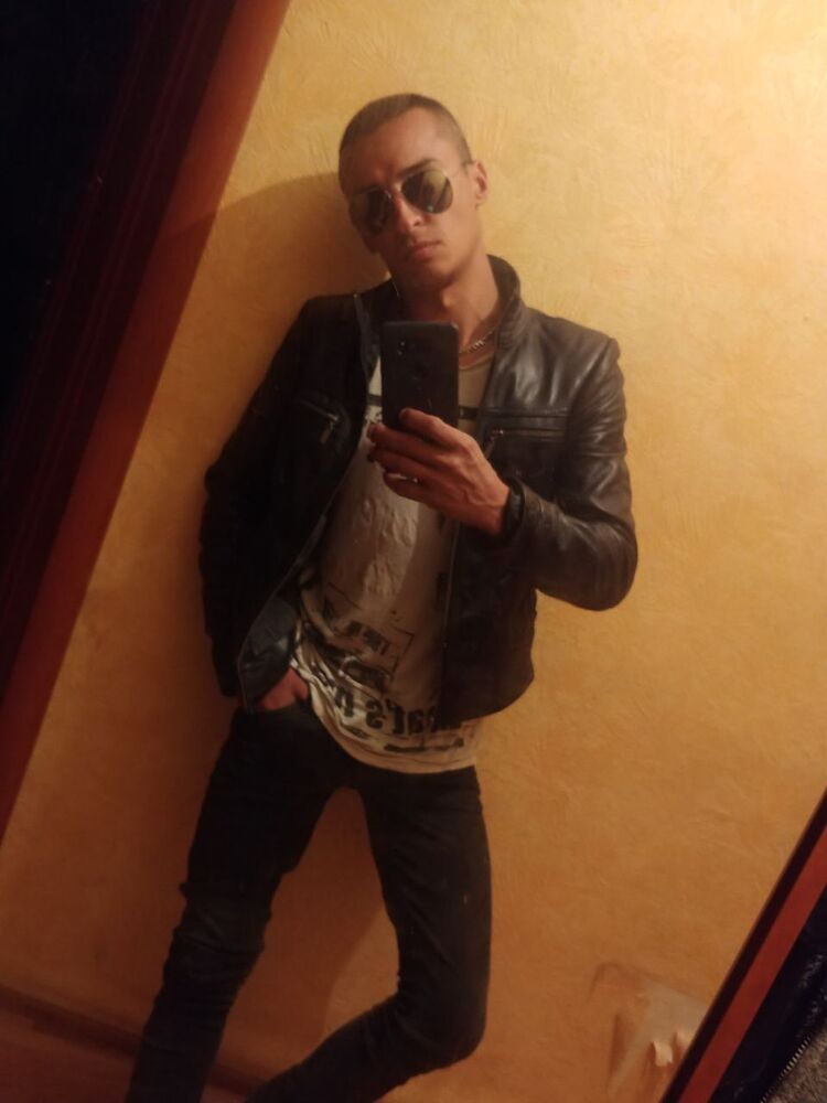  ,   Artur King, 25 ,   c 