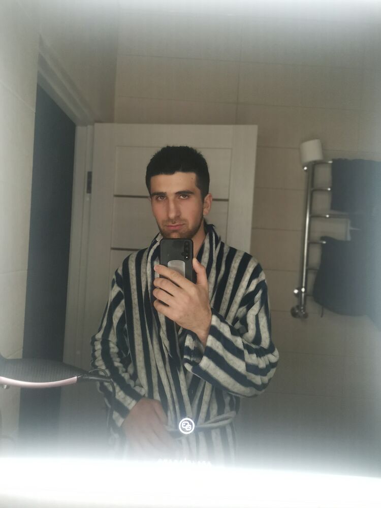  37817530  Arman, 24 ,    