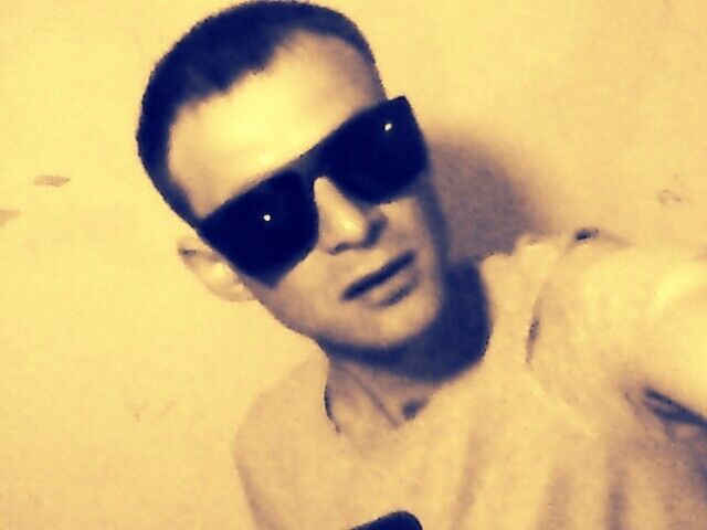  19305990  Aleksandr, 35 ,    