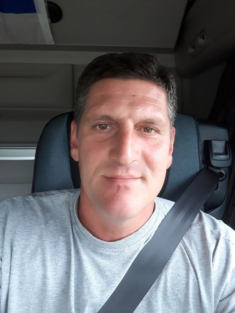  17164370  Vladimir, 47 ,    
