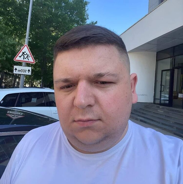  44856170  Dorin, 31 ,    