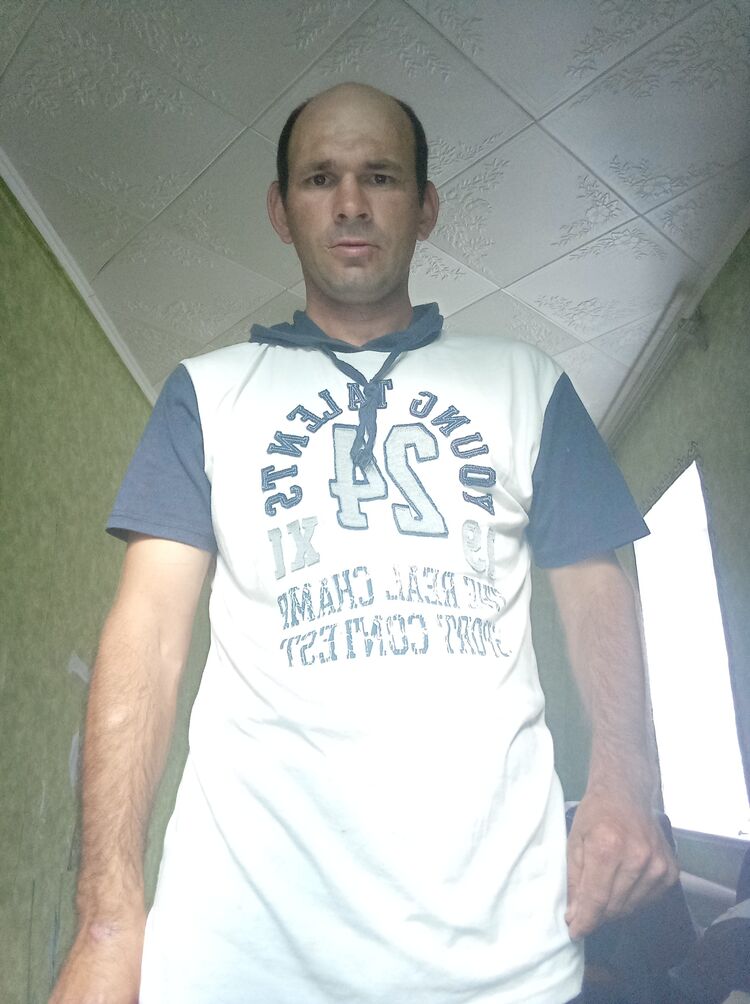  30459520  Anton, 36 ,    