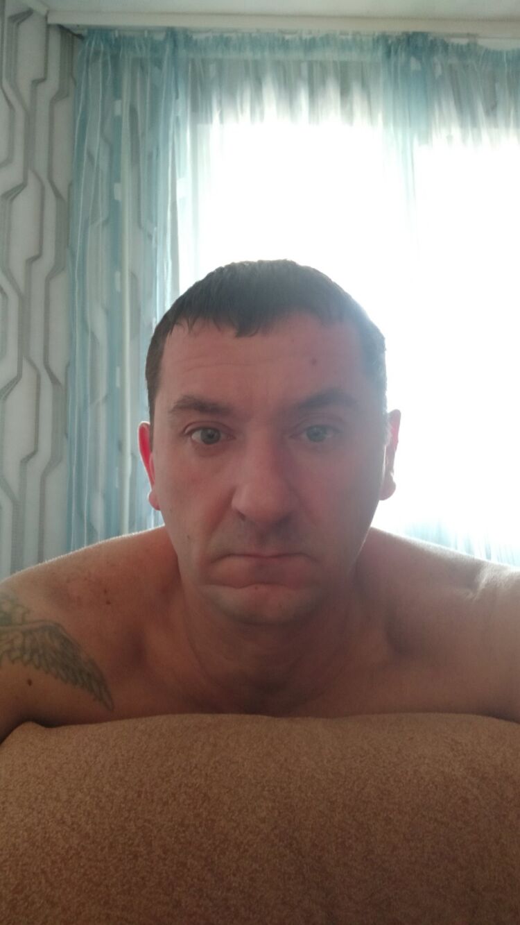  31088830  Oleg, 44 ,    