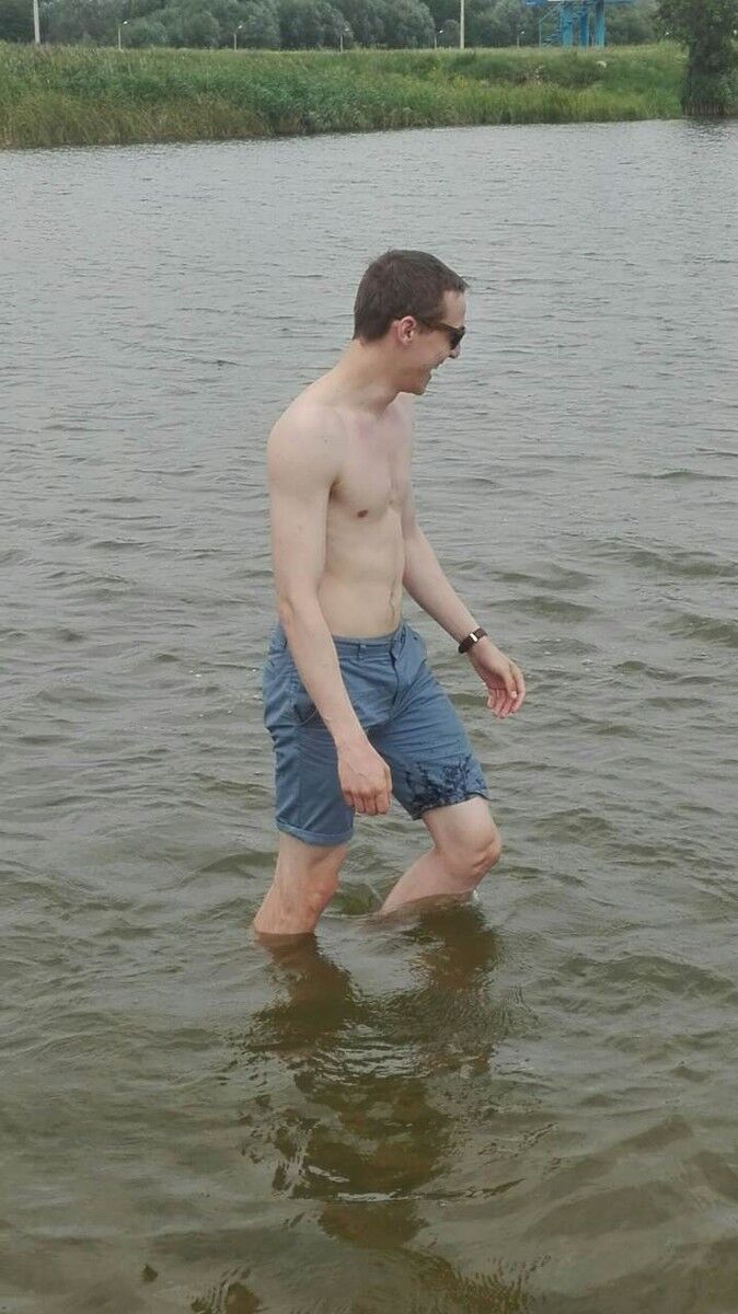  11439620  Christian, 31 ,    