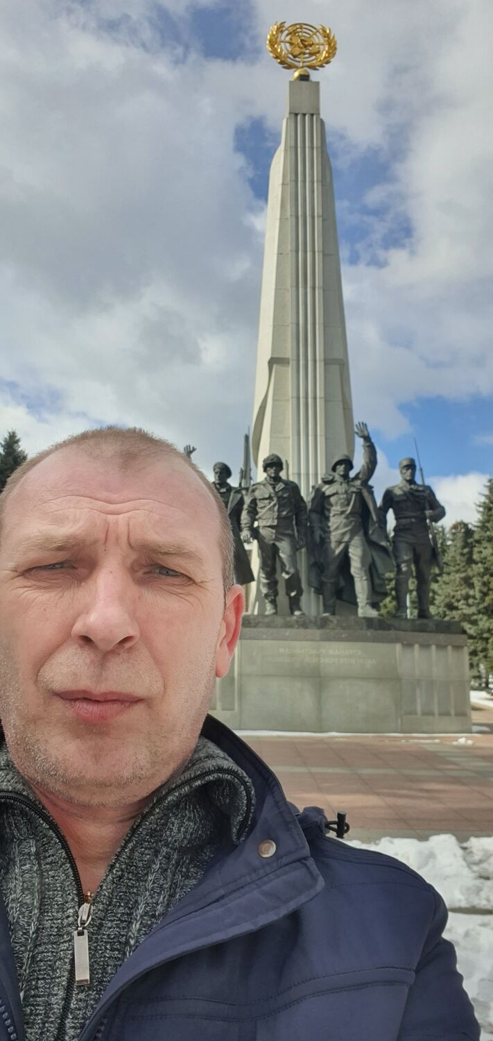  45694040  Sergey, 52 ,    