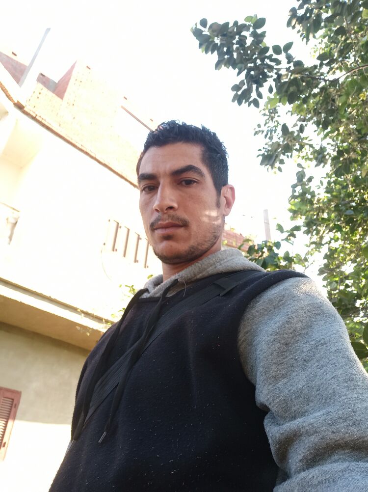  28121970  Mahmoud Atia, 41 ,    