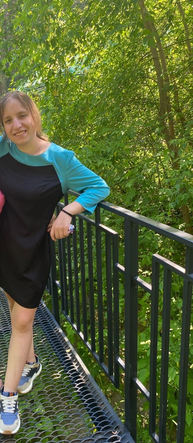  44721830  Kristina, 24 ,    
