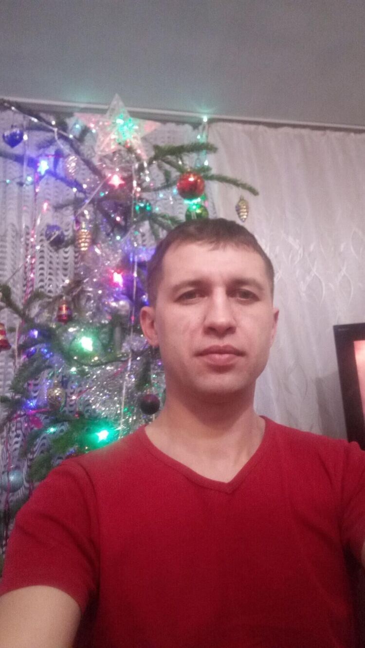  25733440  Igor, 44 ,    