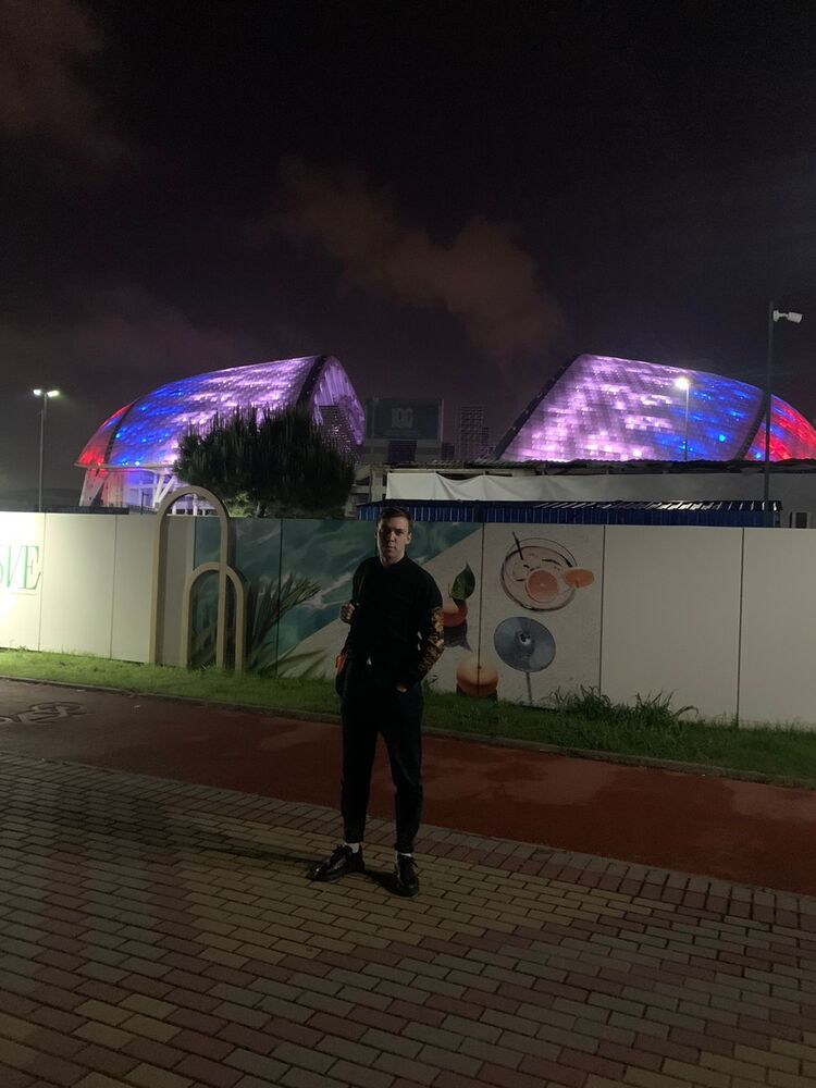  39882310  Miko, 27 ,    