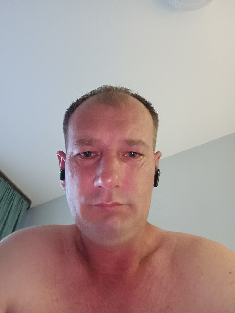  52895780  Sergei, 36 ,    