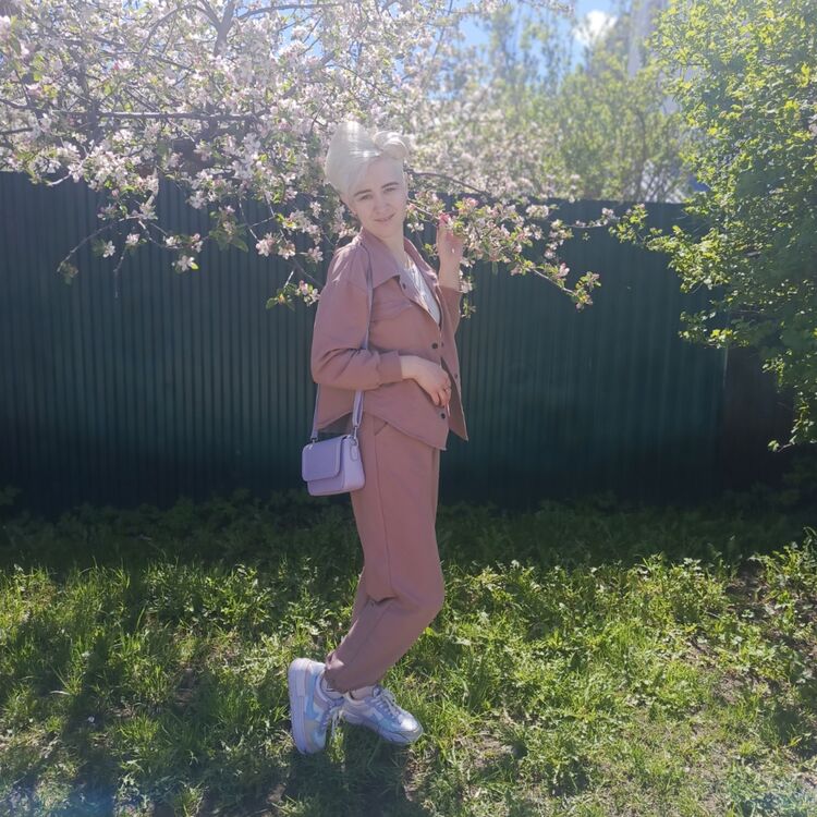  ,   Viktoria, 23 ,   ,   